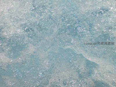 气泡翻腾水花四溅，动感十足的水世界