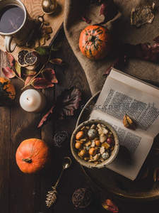 秋日午后阅读与南瓜静物