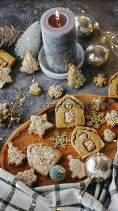 姜饼屋与蜡烛共度甜蜜圣诞