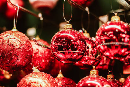闪耀红球挂饰特写