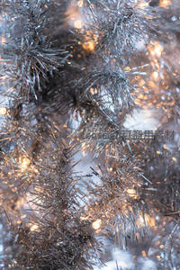 银色亮片与光斑交织的梦幻特写