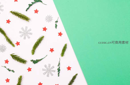 白色与薄荷绿对角分割的圣诞主题背景