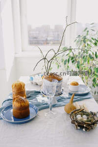 窗边复活节餐桌布置