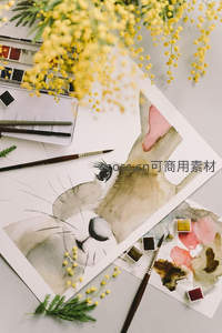 俯拍视角下的水彩兔子与春日花卉