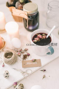 玫瑰花茶与手作标签的精致角落