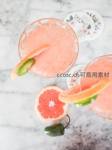 粉红葡萄柚鸡尾酒与青椒的创意搭配