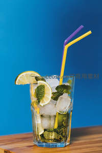 清凉柠檬薄荷冰饮，夏日解暑必备