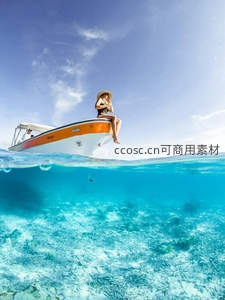 海上游艇度假，半潜视角看碧海蓝天