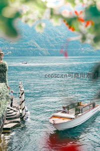 湖光山色中的复古游艇，如诗如画的度假胜景