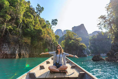 泛舟碧水间拥抱喀斯特山水画卷