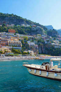 意大利阿马尔菲海岸悬崖小镇风光