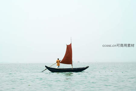 红帆孤舟泛波碧海