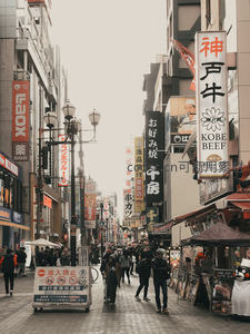 神户牛肉街市熙攘