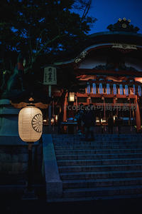 黄昏时分的神社静谧一隅