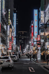 霓虹闪烁的日本都市夜景街道