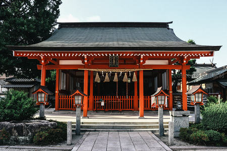 朱红鸟居神社，传统日式宗教建筑