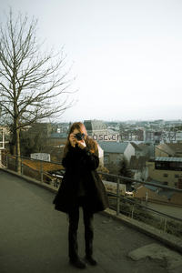 城市高处摄影师，凝视远方捕捉时光瞬间