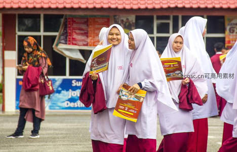 校园里的青春笑容与友谊时光