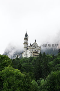 云雾缭绕中若隐若现的童话城堡