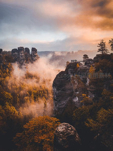 晨雾缭绕的萨克森瑞士国家公园