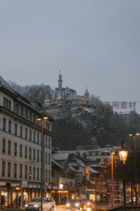 雪夜山城，古堡灯火点亮冬日街景