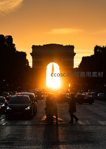 凯旋门日落时分车水马龙剪影