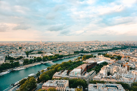 塞纳河畔巴黎全景鸟瞰图