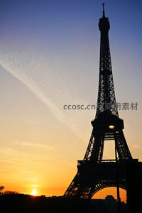 夕阳西下铁塔剪影映霞光