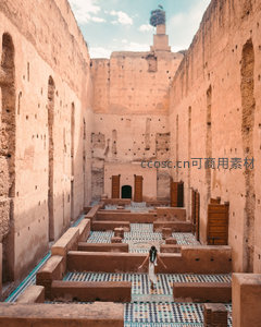 摩洛哥古堡庭院中的宁静时光