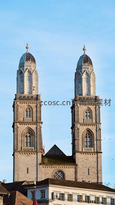 双塔教堂耸立蓝天之下庄严宏伟