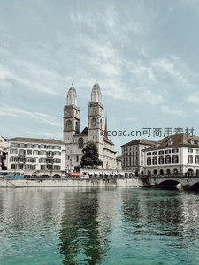 苏黎世利马特河畔双塔教堂倒影，古典城市水岸风光