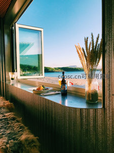 窗边美食与海景交融，现代简约空间尽享北欧度假时光