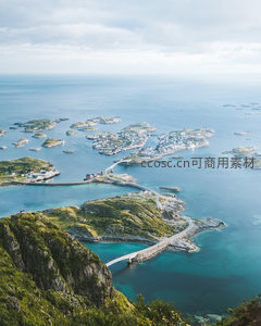 群岛明珠：鸟瞰蜿蜒跨海桥连接绿岛渔村，碧海蓝天交相辉映