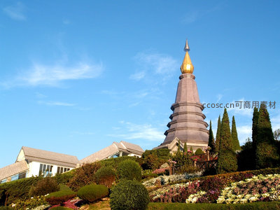 云南大理崇圣寺三塔之一千寻塔与花圃园林