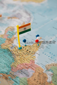 印度地图上插着国旗图钉，象征国家地理与文化标识
