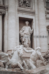 罗马特莱维喷泉女神雕像特写，海神与骏马雕塑群展现巴洛克艺术巅峰