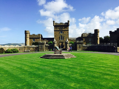 克雷格米勒城堡主入口广场与中央古炮全景