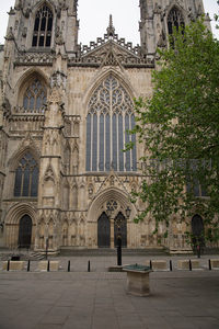 约克大教堂哥特式西立面巨窗与飞扶壁细节