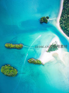 航拍热带岛屿群与快艇划过碧蓝海面的壮丽景象