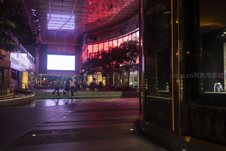 K11购物艺术中心夜景，霓虹光影交织的现代商业空间