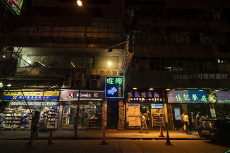 深夜铜锣湾街角小店灯火通明食肆林立