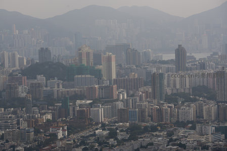 阴霾天气中香港中环至湾仔片区城市肌理特写
