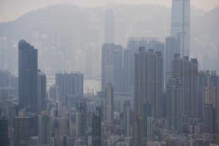 迷雾中的国际金融中心与中环天际线特写航拍