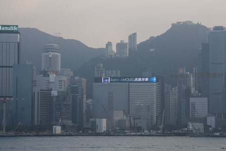 Super AMOLED巨幕闪耀港岛，山海间现代科技与自然共生