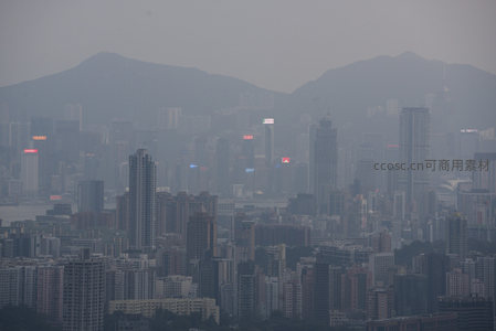 阴霾天气下香港中环至湾仔建筑群航拍广角视图