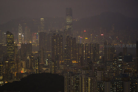 中环天际线夜景特写：摩天楼群灯火如星河