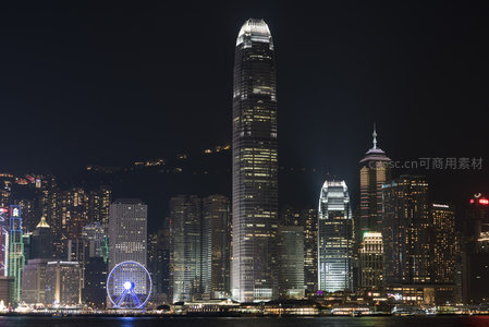 香港夜景维港两岸摩天楼群璀璨灯火映照海面