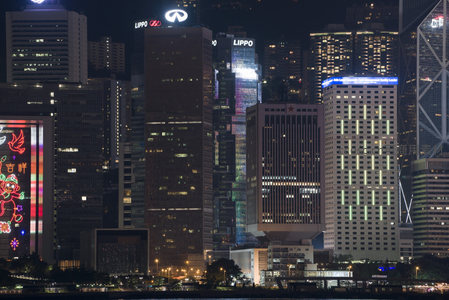 港岛夜景商业区霓虹闪烁LIPPO与中银大厦交相辉映