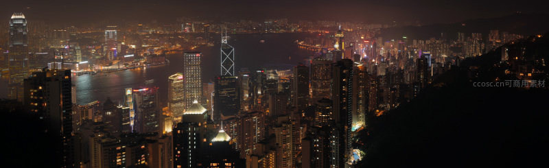 宽幅夜景长卷：维港两岸灯火连绵，山海城一体壮丽景观