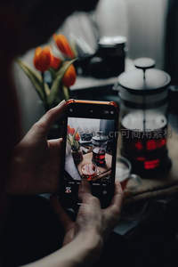 指尖捕捉光影：手机拍摄咖啡角的创意瞬间